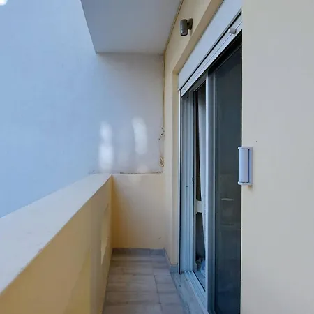 A Minimal Fully Renovated 1br Nikaia * Piraeus